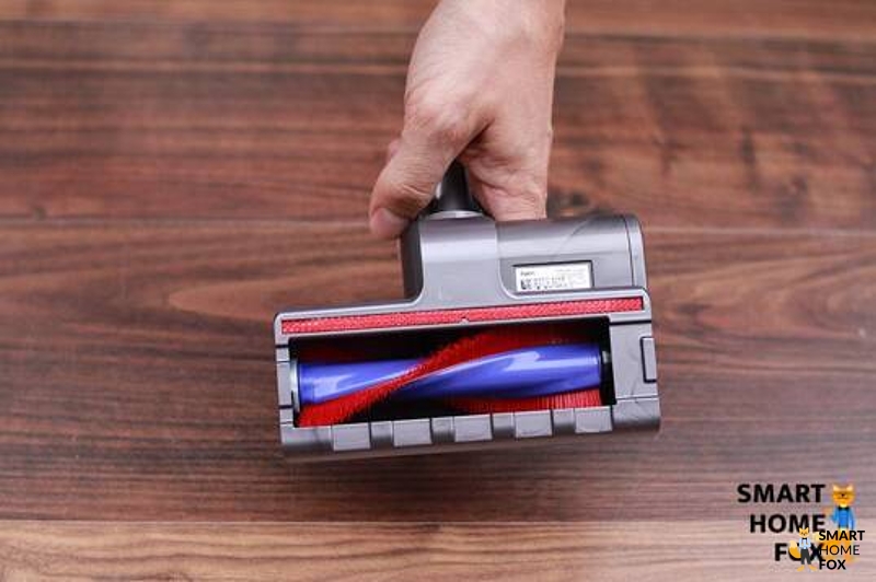 Le dessous de la mini-brosse électrique Dyson omni glide